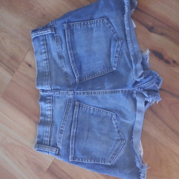 So high-rise relaxed Mom distressed cutoff jean shorts - Picture 2 of 8